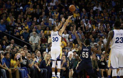  库里单场14记三分破纪录，勇士狂胜雷霆53分  