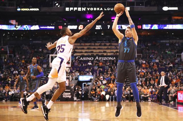  东契奇准绝杀，独行侠终结快船连胜  